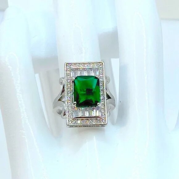 925 Sterling Silver Vintage Style in Green Emerald Cut Ring. NWOT Size 7 - Picture 4 of 7